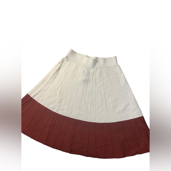 Ann Taylor Petite Women’s Colorblock Pleated Sweater Skirt - Picture 4 of 6